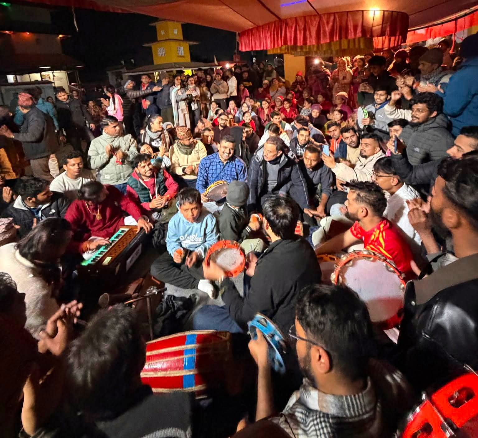 भजनमा झुम्दै बर्दघाटका युवाहरू 